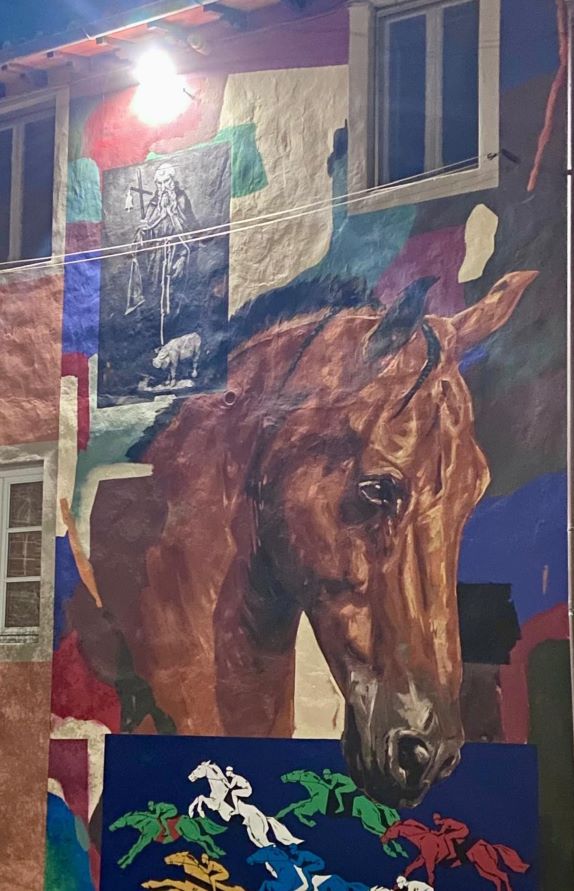 murales che ritrae il protagonista del palio di Buti, il cavallo