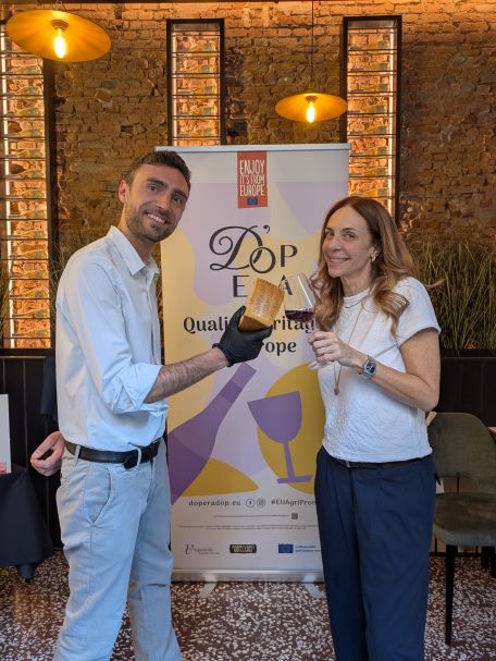 Parmigiano Reggiano e Valpolicella a Milano: l'arte della degustazione 3 Alessandro Stocchi e Adua Villa presentano la degustazione Parmigiano Reggiano e Valpolicella