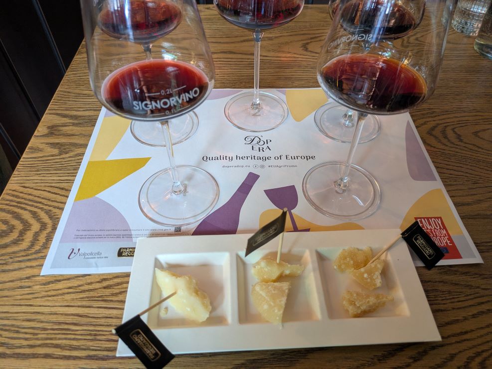 Parmigiano Reggiano e Valpolicella a Milano: l'arte della degustazione 2 Parmigiano Reggiano e Valpolicella