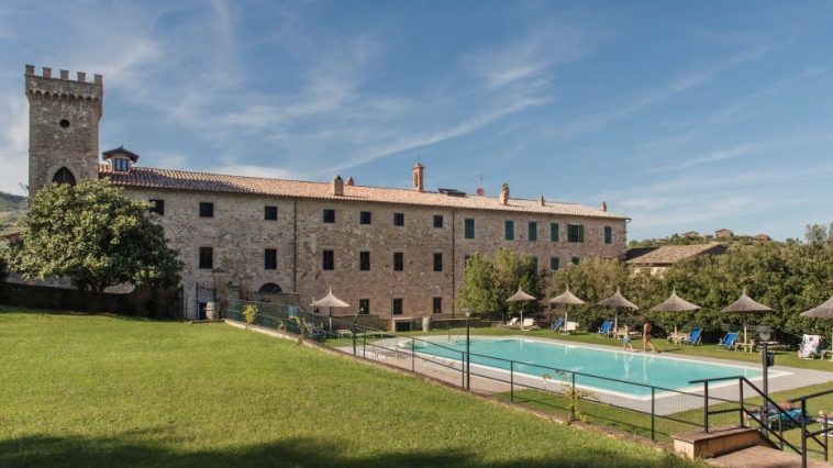 Pucciarella in Umbria: castello, cantina e degustazioni tra i vigneti del lago Trasimeno 2 Pucciarella, tra castello, vigneti e colline umbre