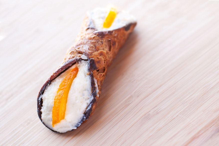 Il vero dolce italiano non è il tiramisù: il cannolo siciliano racconta 800 anni di storia, cultura e tradizioni 2 il cannolo siciliano, il vero dolce made in italy, che supera in fama il tiramisu