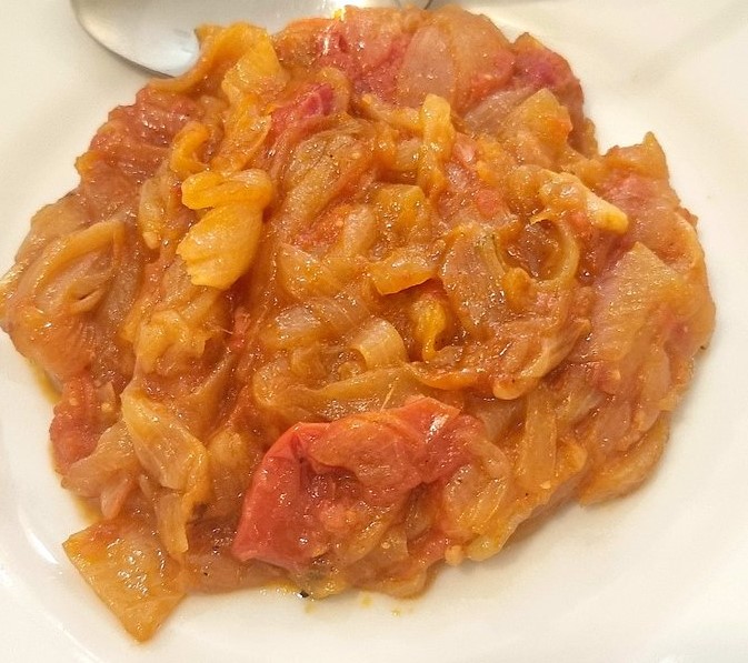 Bologna, oltre i tortellini: 8 piatti della cucina tradizionale bolognese 4 friggione bolognese è una preparazione apparentemente umile, ma proprio per questo profondamente identitaria.
