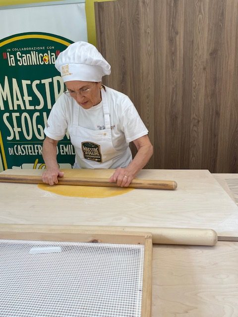 Bologna, oltre i tortellini: 8 piatti della cucina tradizionale bolognese 2 sfoglina quando la pasta è patrimonio culturale