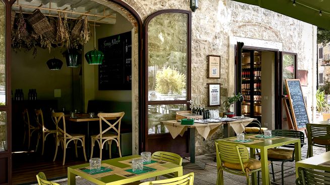 Ottobre tra le vigne: il viaggio che sa di vendemmia, memoria e tavola 9 Saturnalia wine bar per un enoturismo legato alla Maremma