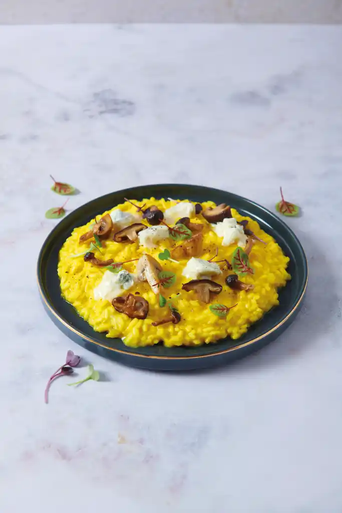 Che cosa fare a ottobre a Milano (e non solo): 10 idee tra arte, gusto e relax 10 rricetta di uttobre: risotto allo zafferano e gorgonzola DOP