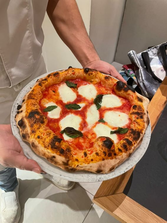 Pizza gourmet a Vicenza: Acqua&Farina tra cultura e ricerca 5 Bufala Dop: il carattere del latte e l'equilibrio del pomodoro