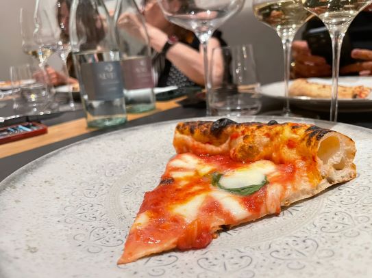 Pizza gourmet a Vicenza: Acqua&Farina tra cultura e ricerca 4 Margherita: la semplicità non passa mai di moda