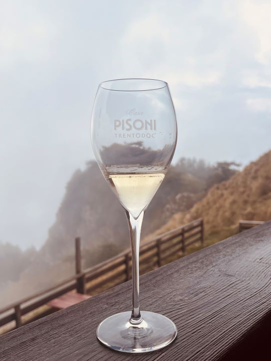 Valle dei Laghi: cucina di montagna, pesce di lago e Trentodoc 1 Il Trentodoc, denominazione del Metodo Classico prodotto in Trentino, trova nelle condizioni climatiche della regione un contesto favorevole alla produzione di basi spumante